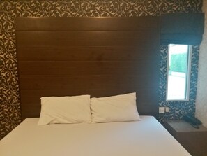 Free WiFi, bed sheets - The 9 Resort (Bangkok)