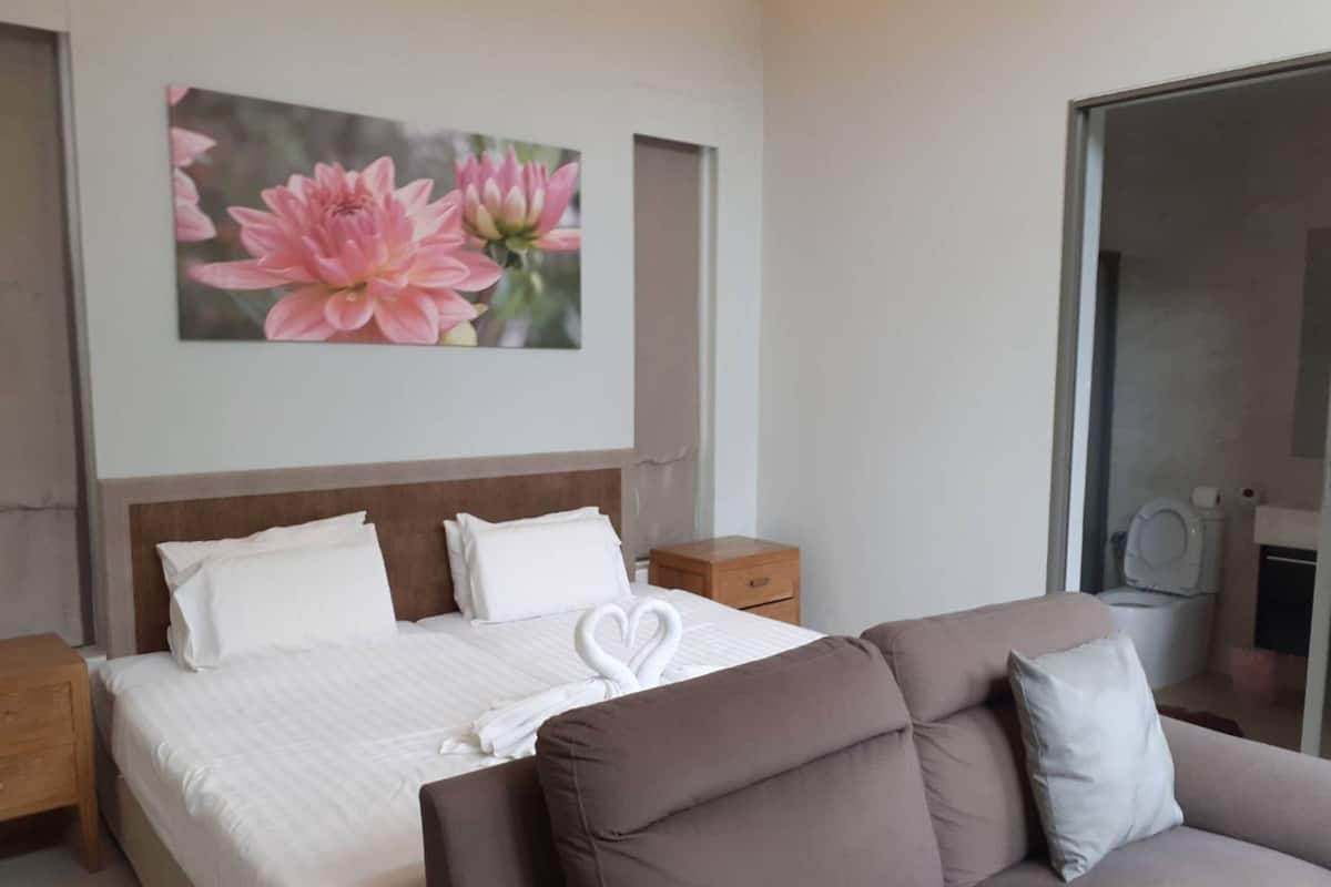 1 bedroom, free WiFi, bed sheets