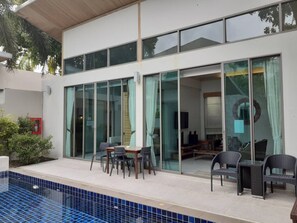 Kolam renang outdoor