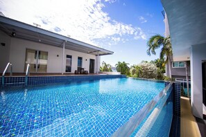 Outdoor pool - Phavina Grand Boutique (Rayong)