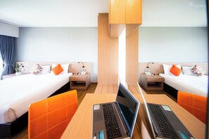 Deluxe Double Room | Desk, free WiFi, bed sheets - Phavina Grand Boutique (Rayong)