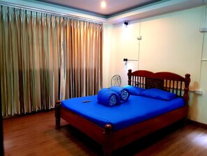 Superior Double Room | Laptop workspace, free WiFi, bed sheets - T2B Home - Hostel (Chiang Mai)