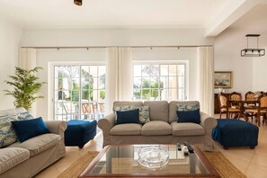 Smart-TV, peis og bordtennis