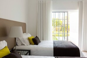 5 bedrooms, in-room safe, desk, iron/ironing board