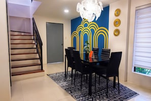 Executive Apartment | In-room dining - UNWND Residences Dumaguete (Dumaguete)