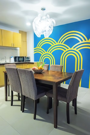 Executive-Apartment | Eigene Küche | Kühlschrank, Mikrowelle, Herdplatte, Wasserkocher