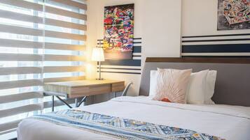 Executive Apartment | Minibar, individually decorated, individually furnished, desk