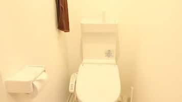 Apartment, Non Smoking | Bathroom | Shower, free toiletries, hair dryer, electronic bidet