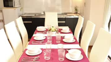 3F | 2 bedrooms, iron/ironing board, free WiFi