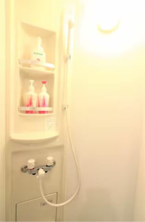 2F | Bathroom | Shower, free toiletries, hair dryer, electronic bidet - ABC Nishigokencho (Tokyo)