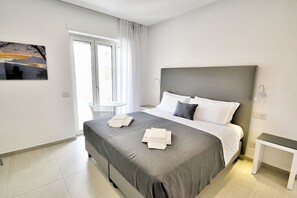 2 bedrooms, desk, iron/ironing board, free WiFi - Appartamento Adria A: A bright and cheerful apartment located in the center of Sorrento, with Free WI-FI. (Sorrento)