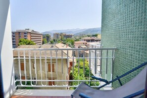 Property grounds - Appartamento Adria A: A bright and cheerful apartment located in the center of Sorrento, with Free WI-FI. (Sorrento)