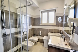 Douche, serviettes fournies