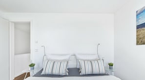 2 bedrooms, iron/ironing board, free WiFi