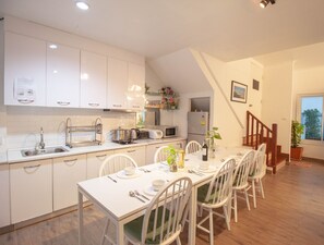 Basic Townhome | Private kitchen