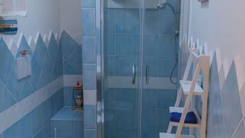 Combinazione doccia/vasca, asciugacapelli, bidet, asciugamani