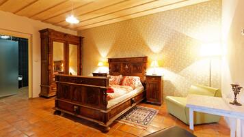 Deluxe Double Room (Plus) | Individually decorated, individually furnished, blackout curtains