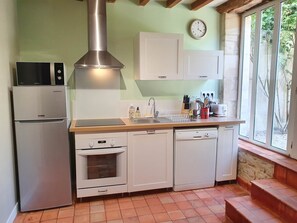 Kühlschrank, Mikrowelle, Ofen, Geschirrspüler