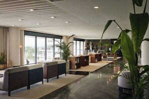 ロビー応接スペース