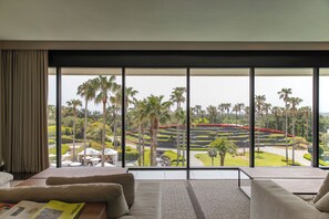 ロビー応接スペース