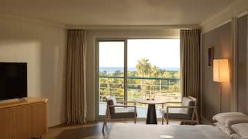 Premium bedding, in-room safe, blackout curtains, free cots/infant beds