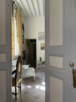 1 bedroom, Egyptian cotton sheets, premium bedding, Select Comfort beds - Cocooning (Avignon)