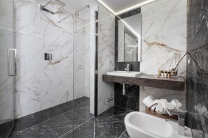 Classic Room | Bathroom | Shower, rainfall showerhead, eco-friendly toiletries, hair dryer - Elys Suites (Sorrento)