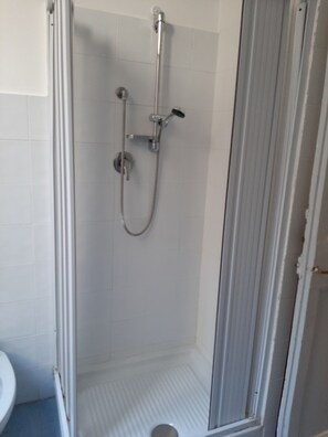 Shower, hair dryer, bidet, towels - Faschinating Campo DEI Fiori - 2 Bedr (Roma)