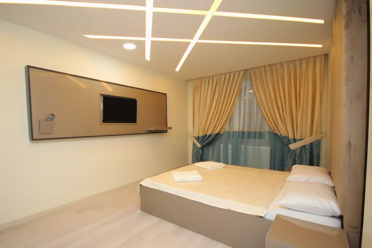 Design Double Room | Egyptian cotton sheets, premium bedding, free WiFi