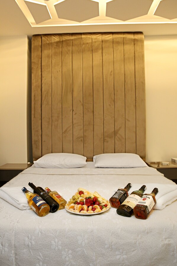 Luxury Room | Egyptian cotton sheets, premium bedding, free WiFi - BLUEWAY (Istanbul)