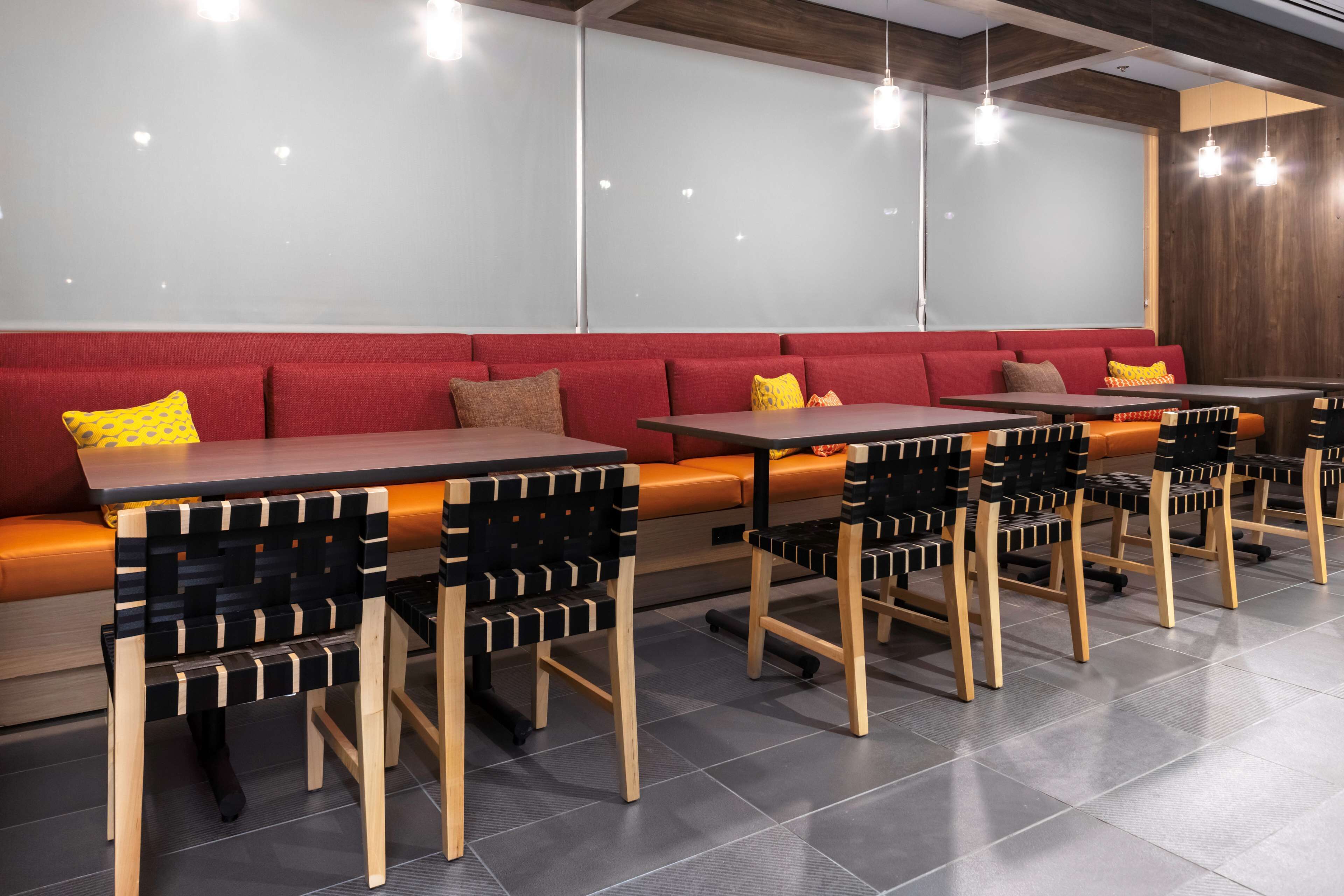 free buffet breakfast