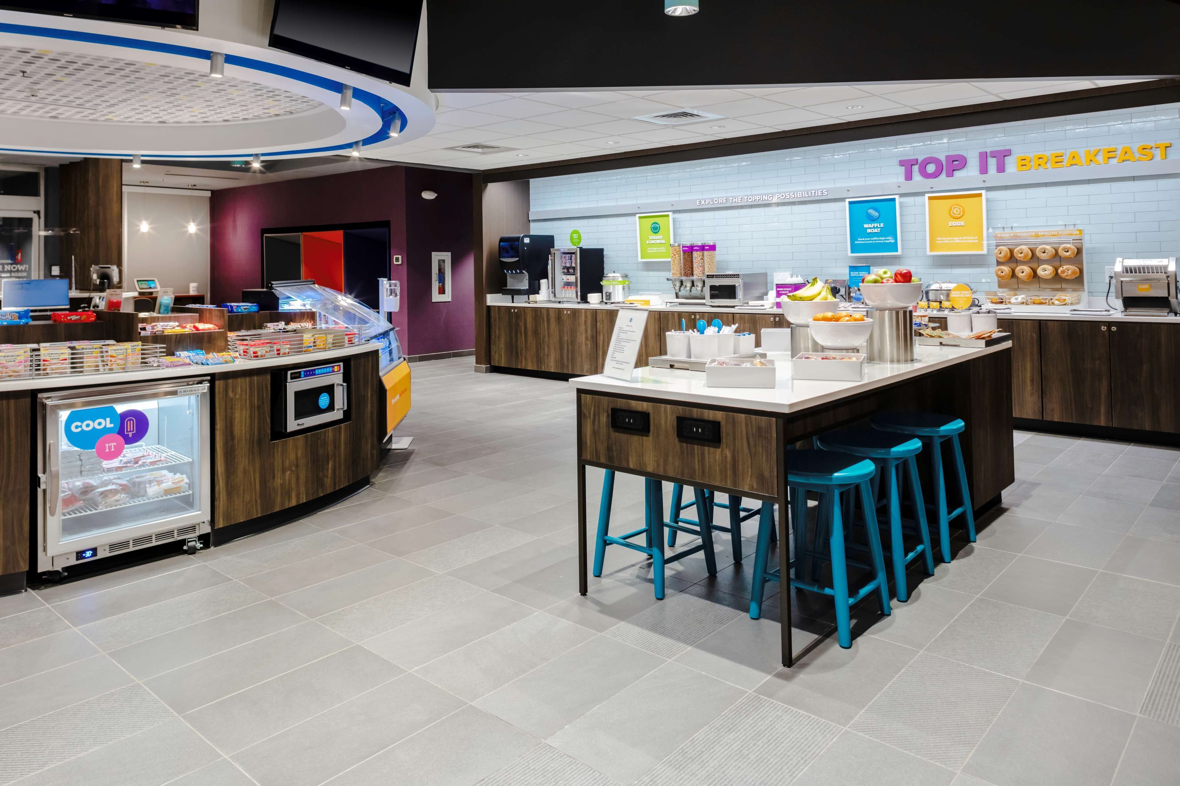 free buffet breakfast