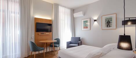 城市开间, 1 张大床, 无烟房, 露台 | 客房内保险箱、特色装修、特色家居、笔记本电脑工作区