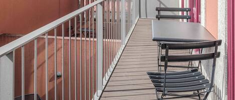 Appartement Design, 1 grand lit et 1 canapé-lit, non-fumeurs, balcon | Balcon