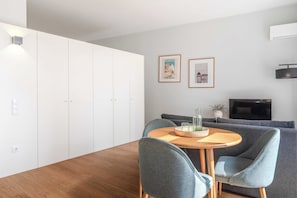Design Apartment, 1 Queen Bed with Sofa bed, Non Smoking, Balcony | Living area | 40-inch LED TV with cable channels, MP3 dock - Uma Formosa Apartments (Porto)
