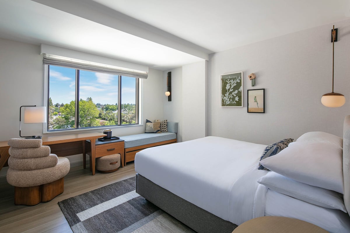 1 bedroom, premium bedding, in-room safe, desk