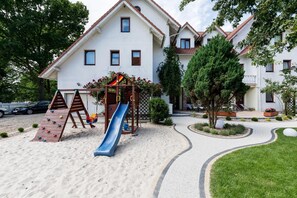 儿童活动区 - 室外