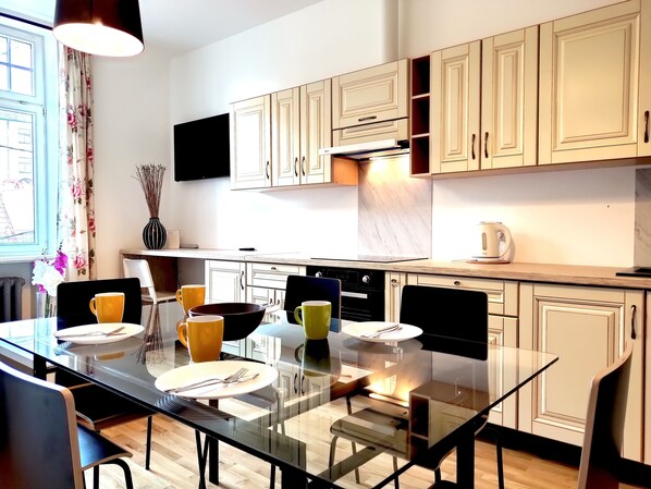 Fridge, microwave, oven, stovetop