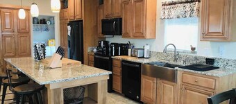 VIEW🏜Two homes side by side🐶Pet friendly🚤boat parking~near Antelope/Horseshoe