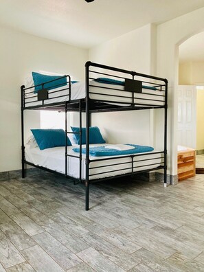 3 chambres, fer et planche Ă repasser, Wi-Fi gratuit, draps fournis