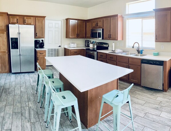 Refrigerador, microondas, horno, placa de cocina
