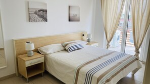 2 bedrooms, in-room safe, iron/ironing board, free WiFi