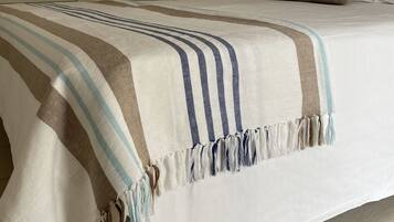 2 chambres, coffres-forts dans les chambres, fer et planche Ă repasser