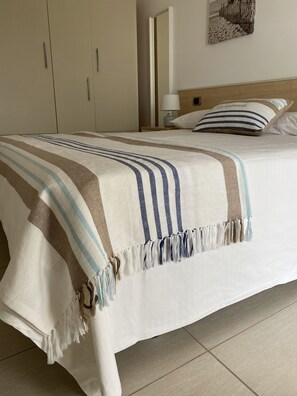 2 bedrooms, in-room safe, iron/ironing board, free WiFi