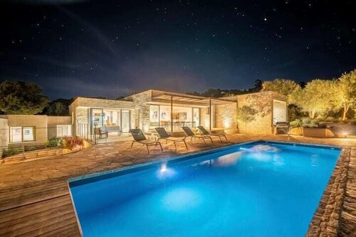 Villa 20 - Plage à pied - Piscine chauffée - Salle cinéma