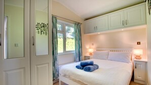Cabin - Stunning 3-bed Hot Tub Lodge, Northumberland (Morpeth)