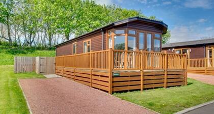 Stunning 3-bed Hot Tub Lodge, Northumberland