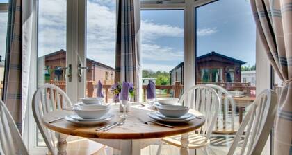 Stunning 3-bed Hot Tub Lodge, Northumberland