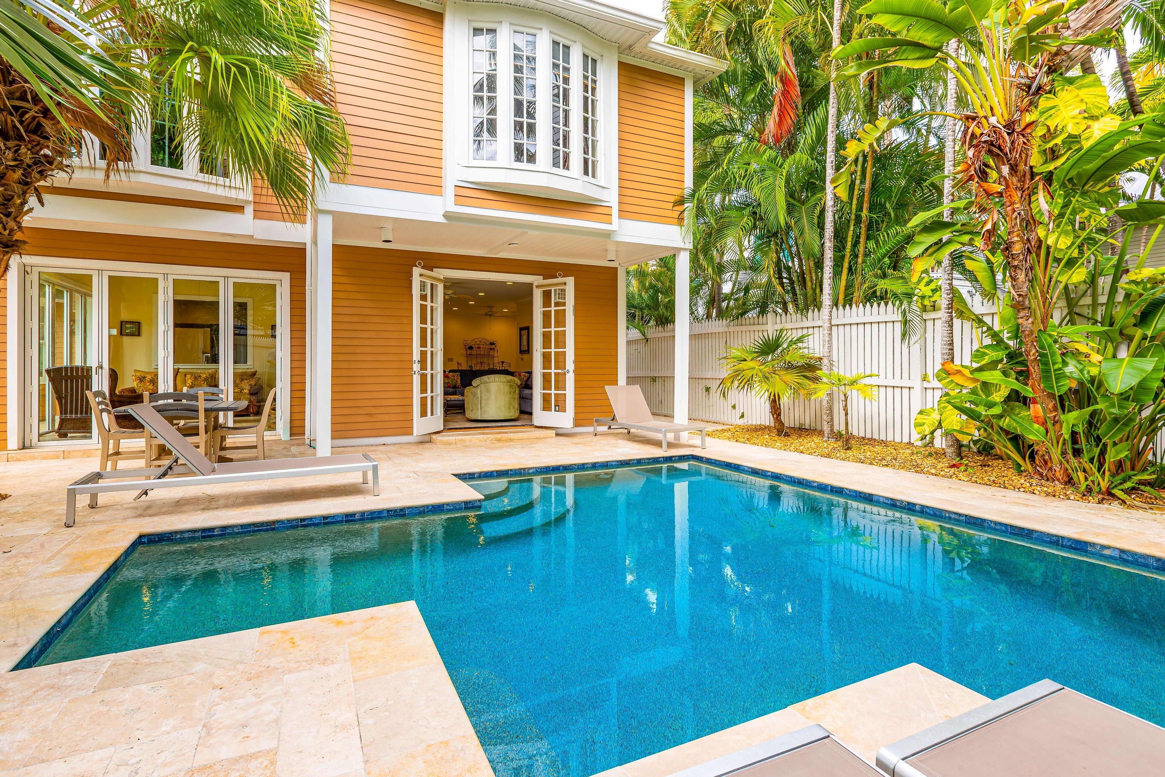 Southern snowbird-friendly house with pool, stunning backyard & great location