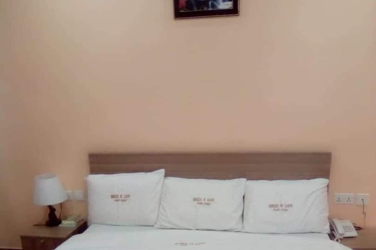 Premium bedding, laptop workspace, free WiFi
